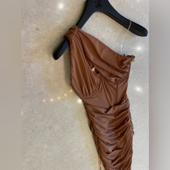 House of CB Valentine Asymmetric Cutout Midi Dress in Mocha Size XS - Picture 4 of 14